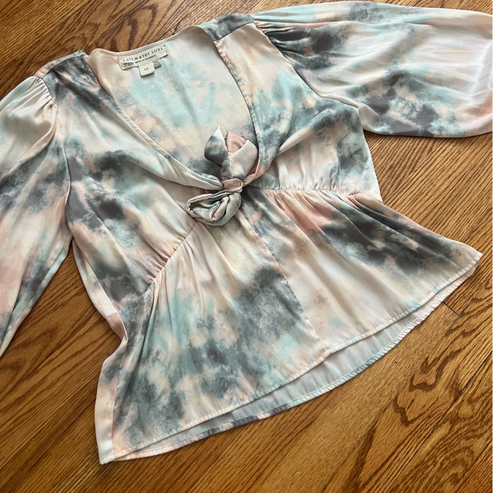 Multi-color satin 3/4 sleeve top